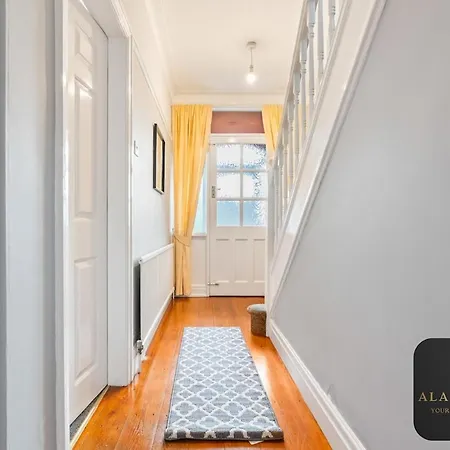 Semesterbostad Roundhay 4-bed With Free Parking Wi-fi