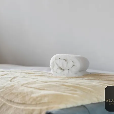 Holiday home Roundhay 4-bed With Free Parking Wi-fi *