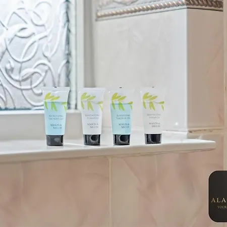 Roundhay 4-bed With Free Parking Wi-fi Holiday home *