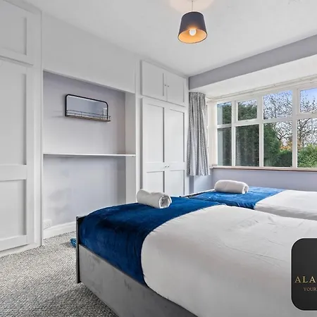 Roundhay 4-bed With Free Parking Wi-fi *