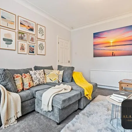 Roundhay 4-bed With Free Parking Wi-fi * Leeds (West Yorkshire)