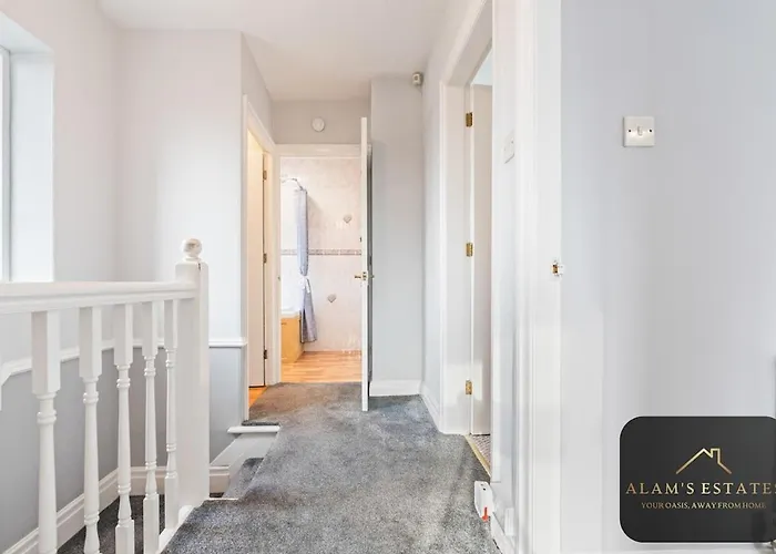 Roundhay 4-bed With Free Parking Wi-fi * Leeds (West Yorkshire)