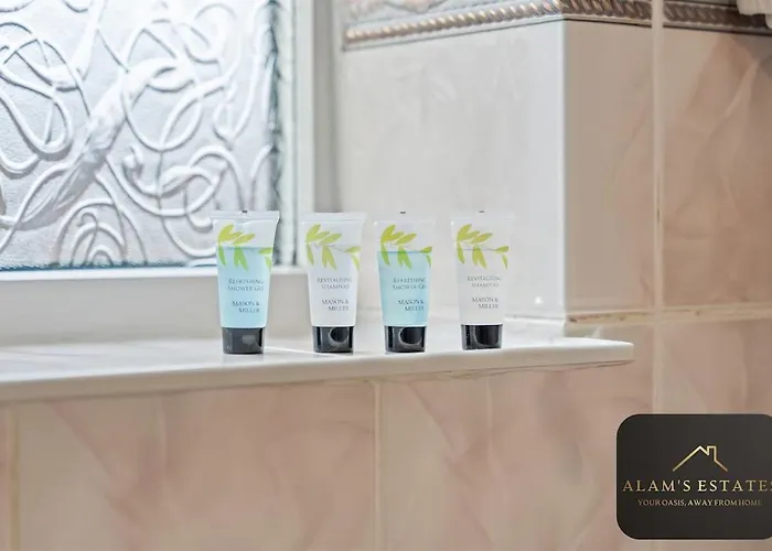 Roundhay 4-bed With Free Parking Wi-fi Holiday home *