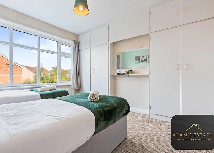 Holiday home Roundhay 4-bed With Free Parking Wi-fi Leeds (West Yorkshire)