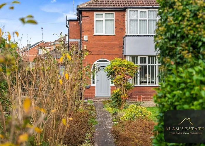 Roundhay 4-bed With Free Parking Wi-fi Holiday home *