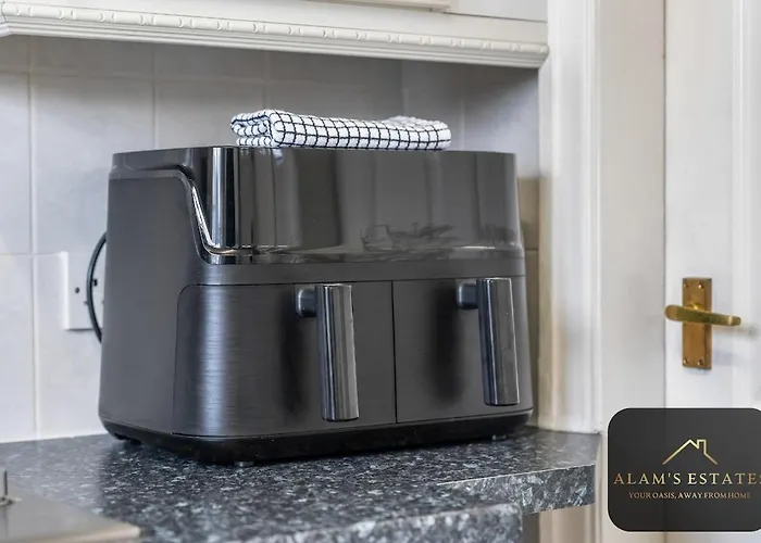 Holiday home Roundhay 4-bed With Free Parking Wi-fi