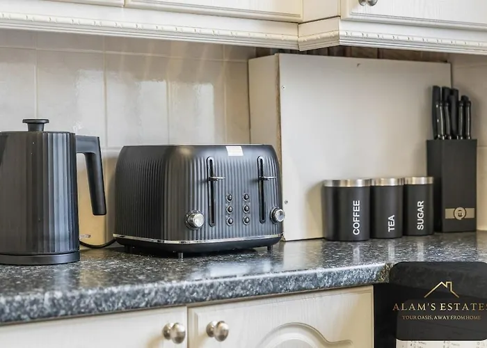 Holiday home Roundhay 4-bed With Free Parking Wi-fi *