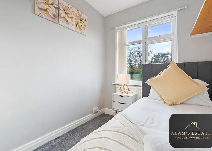 Roundhay 4-bed With Free Parking Wi-fi * Leeds (West Yorkshire)