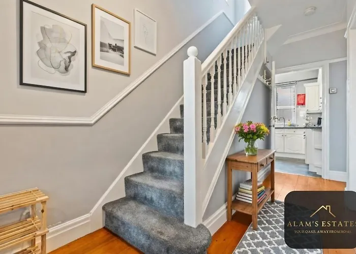 Roundhay 4-bed With Free Parking Wi-fi Leeds (West Yorkshire)