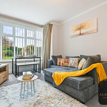 Roundhay 4-bed With Free Parking Wi-fi *