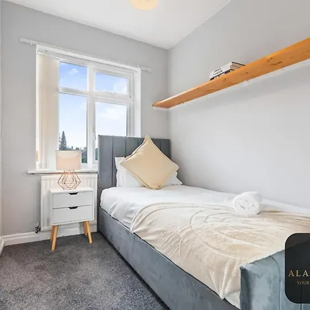 Roundhay 4-bed With Free Parking Wi-fi Feriehus Leeds (West Yorkshire)