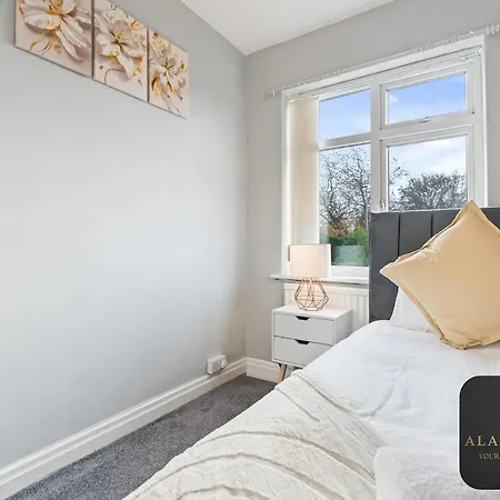 Roundhay 4-bed With Free Parking Wi-fi *