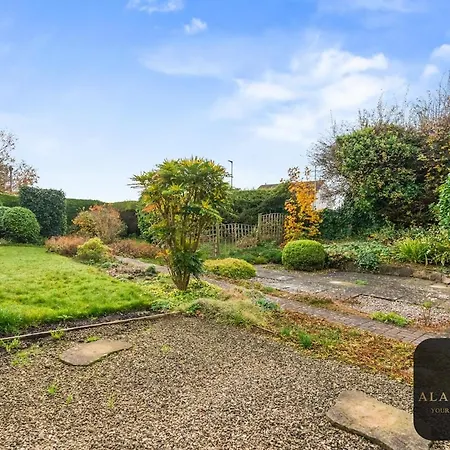 Roundhay 4-bed With Free Parking Wi-fi * リーズ
