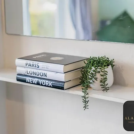 Roundhay 4-bed With Free Parking Wi-fi