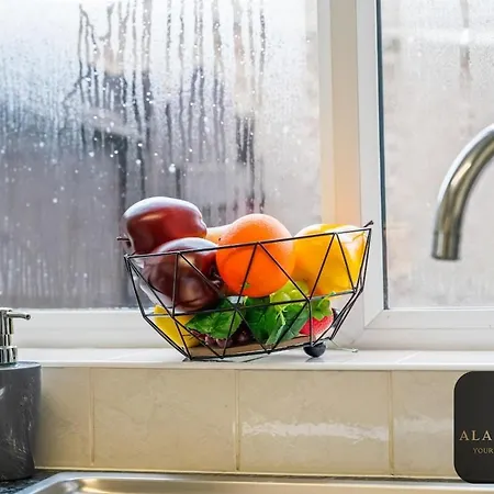 Roundhay 4-bed With Free Parking Wi-fi * Leeds (West Yorkshire)