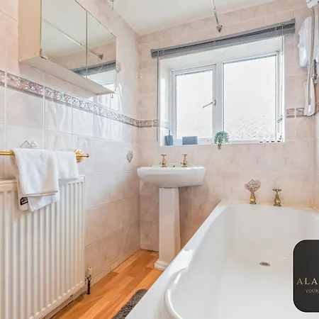 Feriehus Roundhay 4-bed With Free Parking Wi-fi