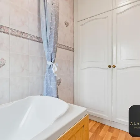 Roundhay 4-bed With Free Parking Wi-fi Leeds (West Yorkshire)