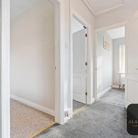 Roundhay 4-bed With Free Parking Wi-fi Feriehus Leeds (West Yorkshire)