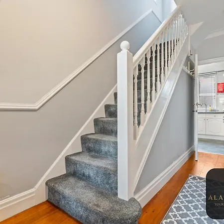 Feriehus Roundhay 4-bed With Free Parking Wi-fi