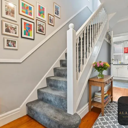 Semesterbostad Roundhay 4-bed With Free Parking Wi-fi