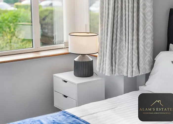 Roundhay 4-bed With Free Parking Wi-fi Semesterbostad *