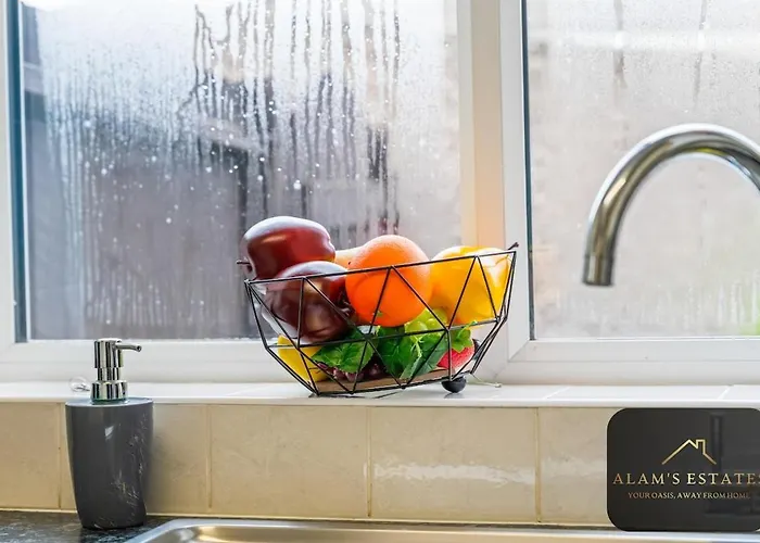 Roundhay 4-bed With Free Parking Wi-fi * Leeds (West Yorkshire)