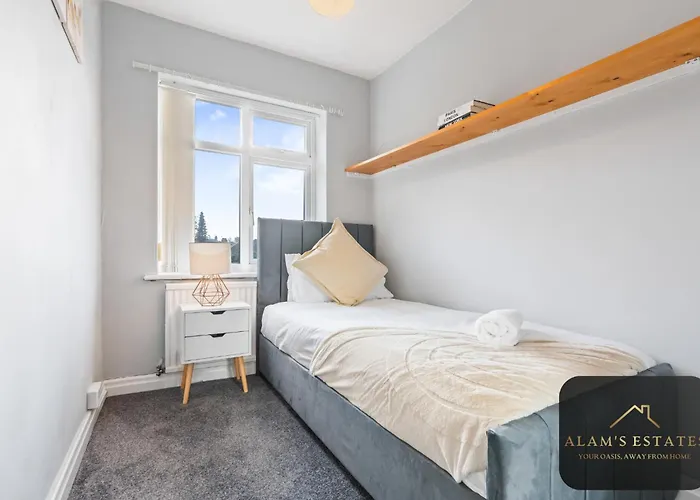 Semesterbostad Roundhay 4-bed With Free Parking Wi-fi