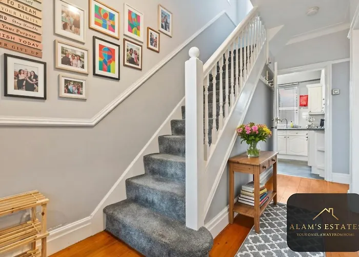 Semesterbostad Roundhay 4-bed With Free Parking Wi-fi